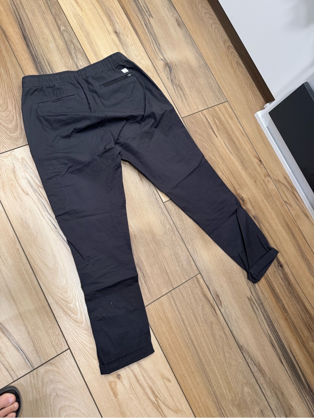 Vuori Women's Charcoal Drawstring Cargo Joggers - Picture 2 of 3